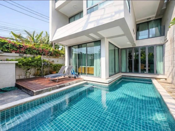 4-bedroom private pool villa for rent in Rawai Phuket