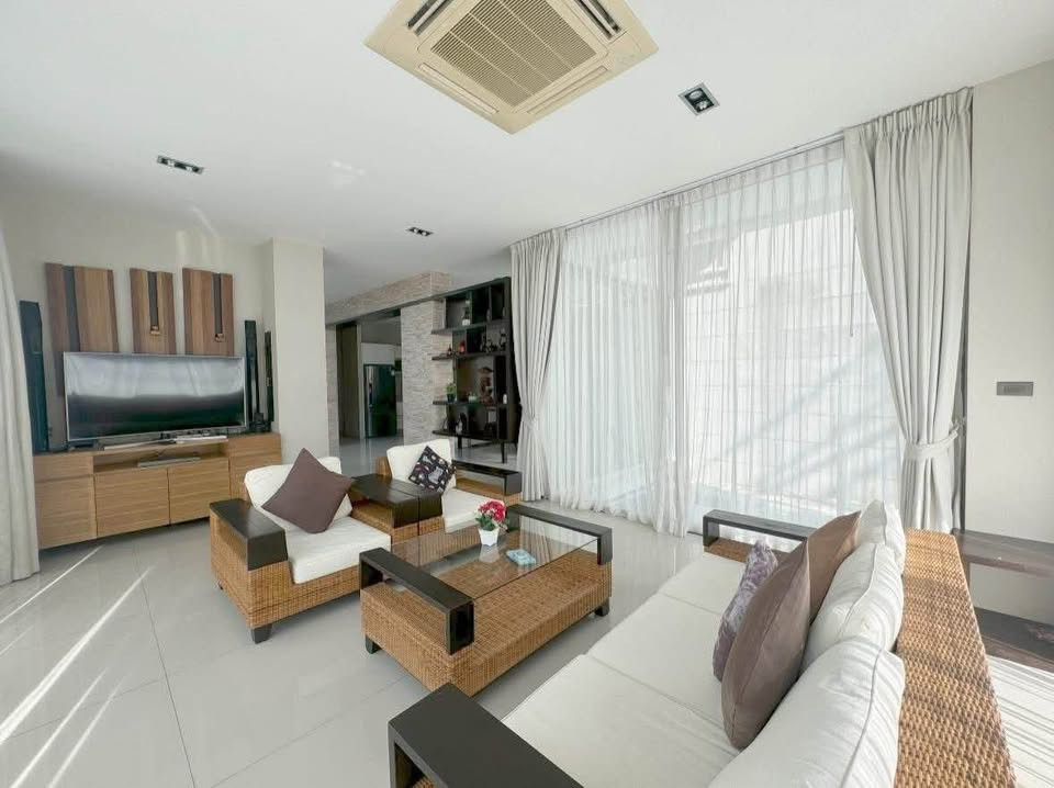 Modern 4-Bedroom Pool Villa for Rent near Rawai Beach