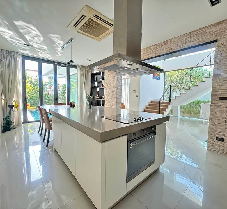 Modern 4-Bedroom Pool Villa for Rent near Rawai Beach