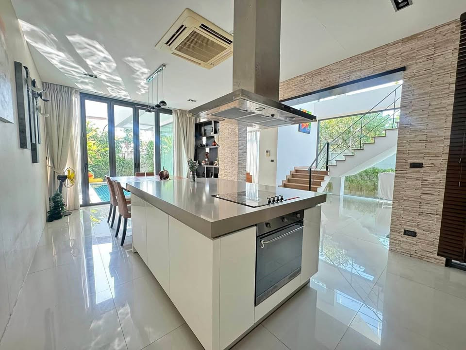 Modern 4-Bedroom Pool Villa for Rent near Rawai Beach