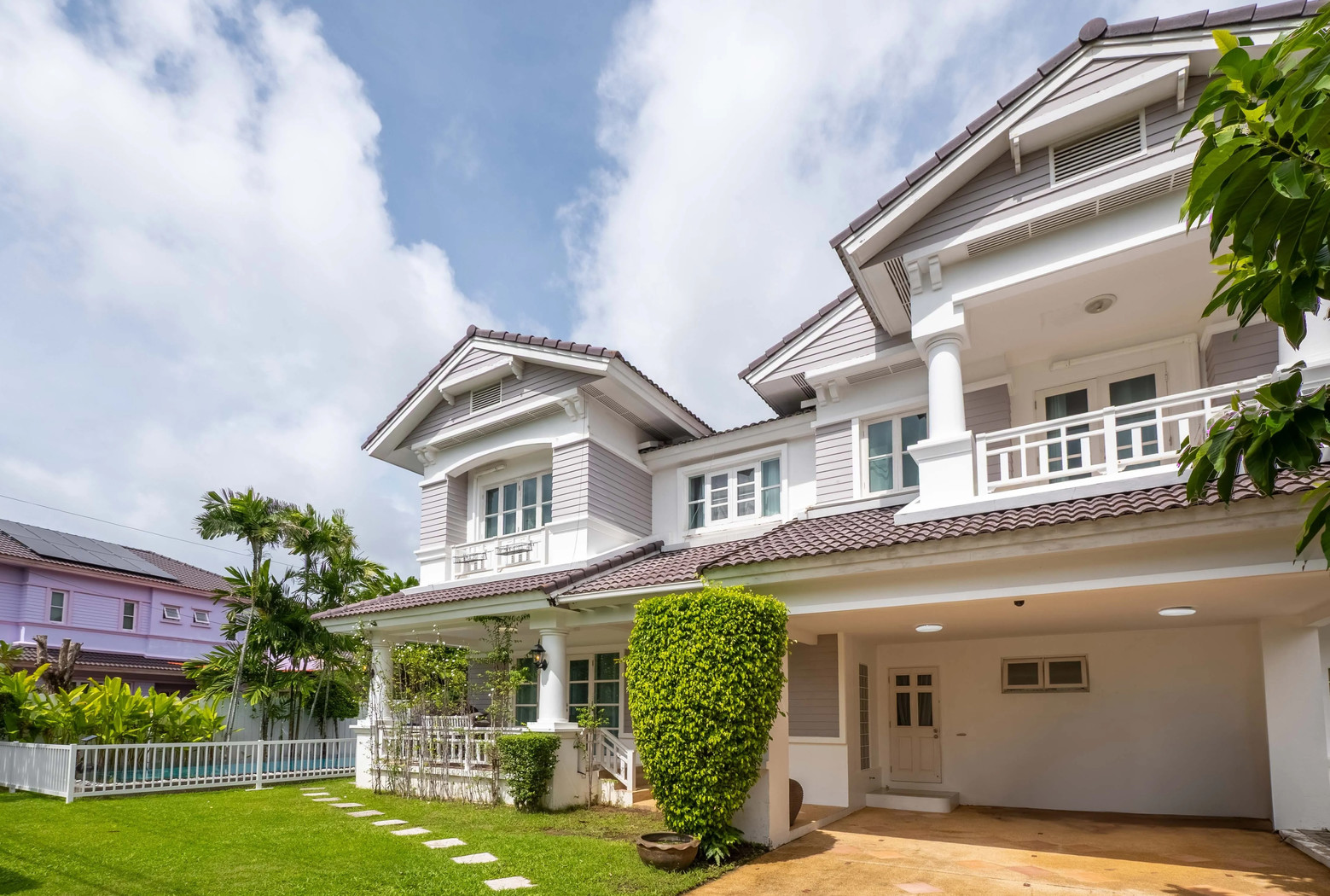 5 Bedroom House for Sale in Chalong Phuket Продается дом с 5 спальнями в Чалонге, с частным бассейном и садом.