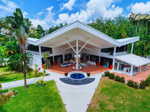 5 bedroom villa for rent Paklok