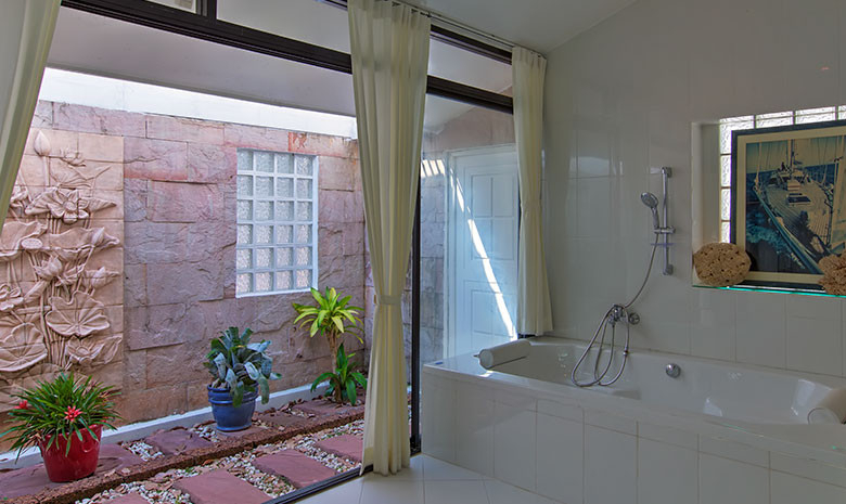 5 Bedroom Luxury Villa for Rent in Paklok Near Ao Po Marina