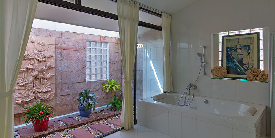 5 Bedroom Luxury Villa for Rent in Paklok Near Ao Po Marina