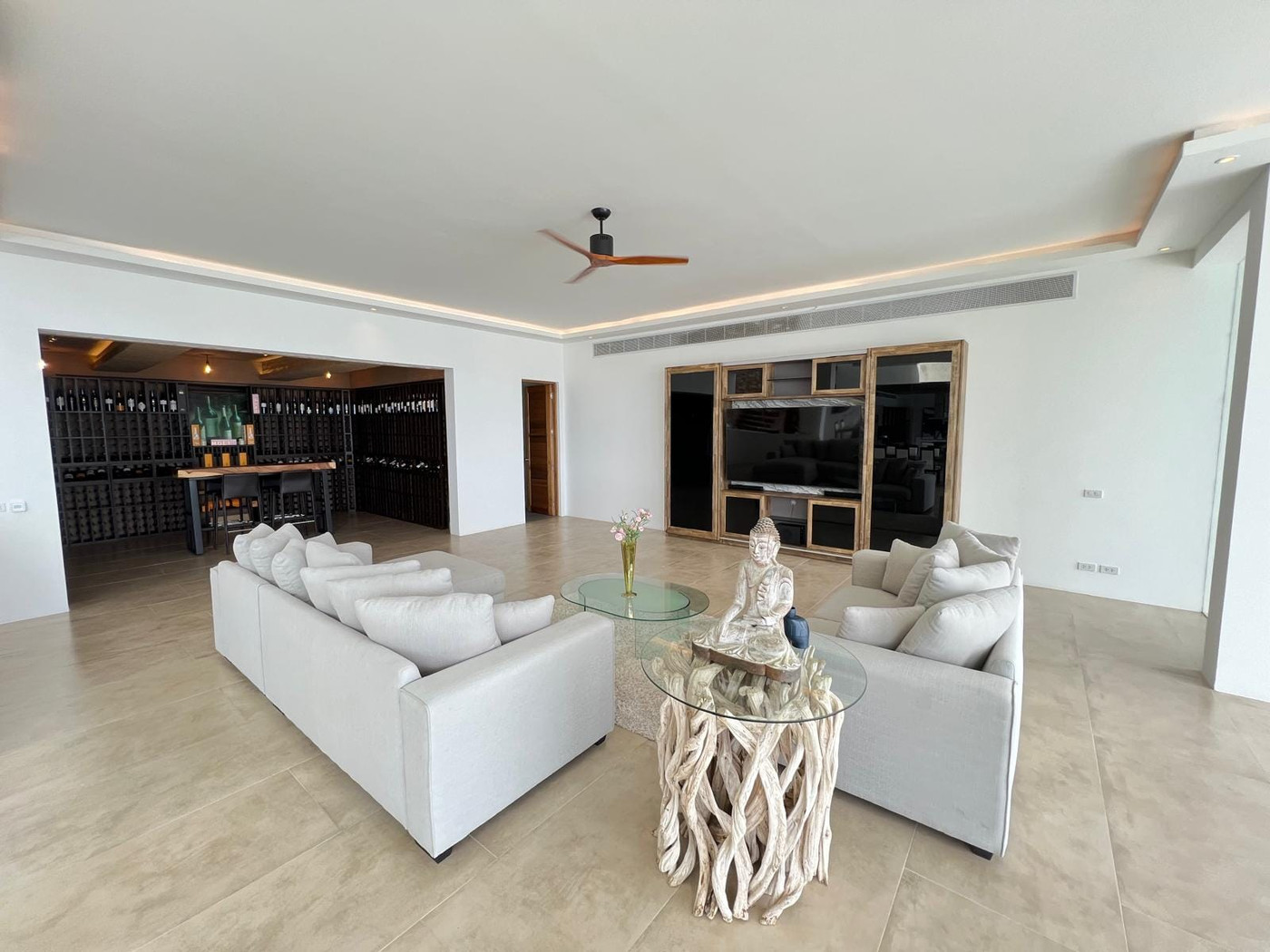 Baan Perwah – 8-Bedroom Oceanfront Villa for Long-Term Rent in Kata