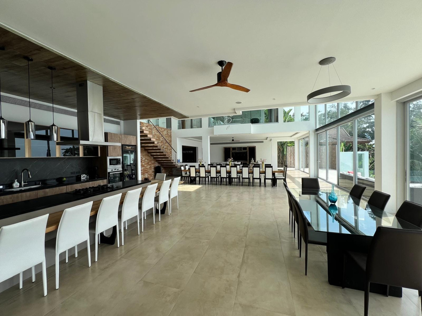 Baan Perwah – 8-Bedroom Oceanfront Villa for Long-Term Rent in Kata