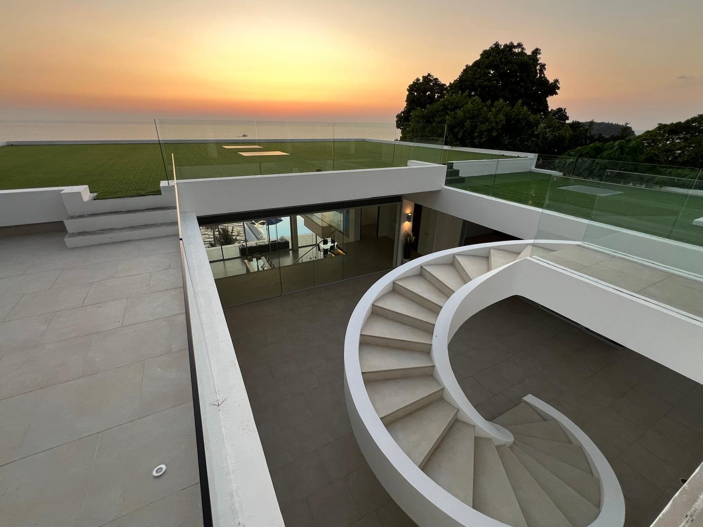 Baan Perwah – 8-Bedroom Oceanfront Villa for Long-Term Rent in Kata
