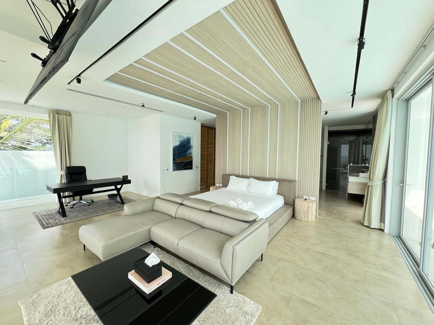 Baan Perwah – 8-Bedroom Oceanfront Villa for Long-Term Rent in Kata