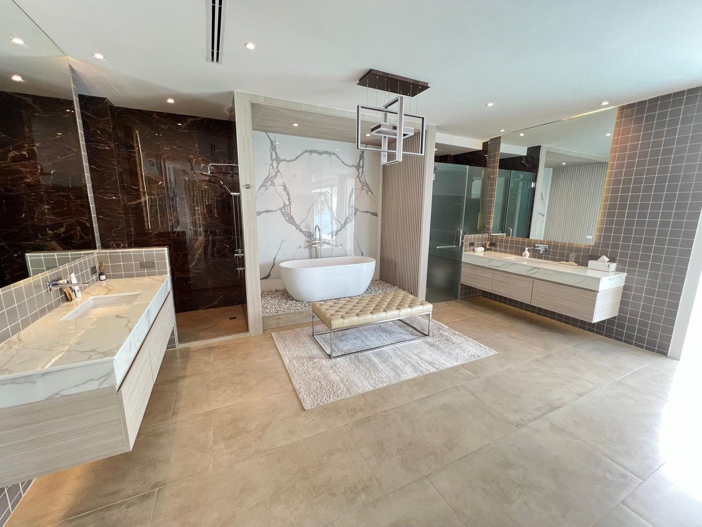 Baan Perwah – 8-Bedroom Oceanfront Villa for Long-Term Rent in Kata