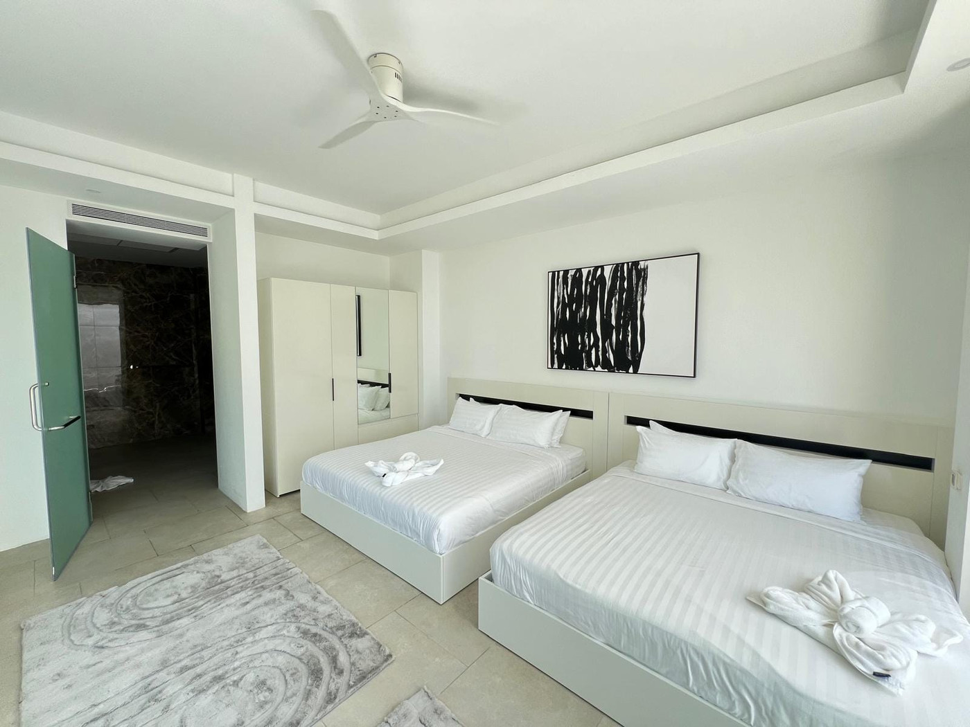 Baan Perwah – 8-Bedroom Oceanfront Villa for Long-Term Rent in Kata