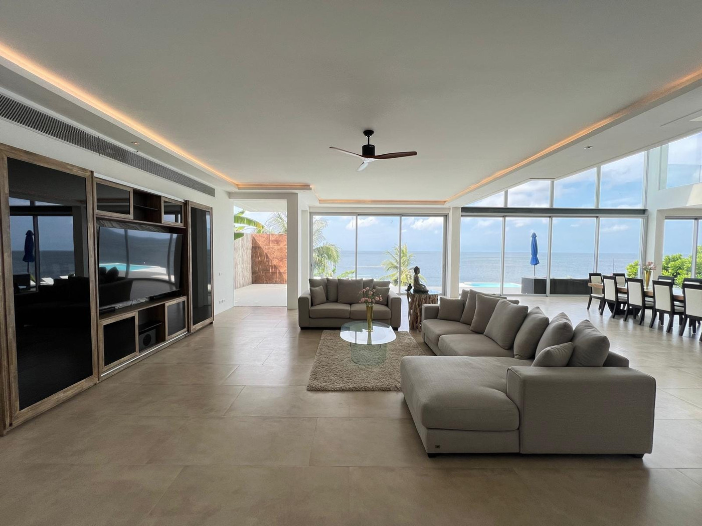 Baan Perwah – 8-Bedroom Oceanfront Villa for Long-Term Rent in Kata