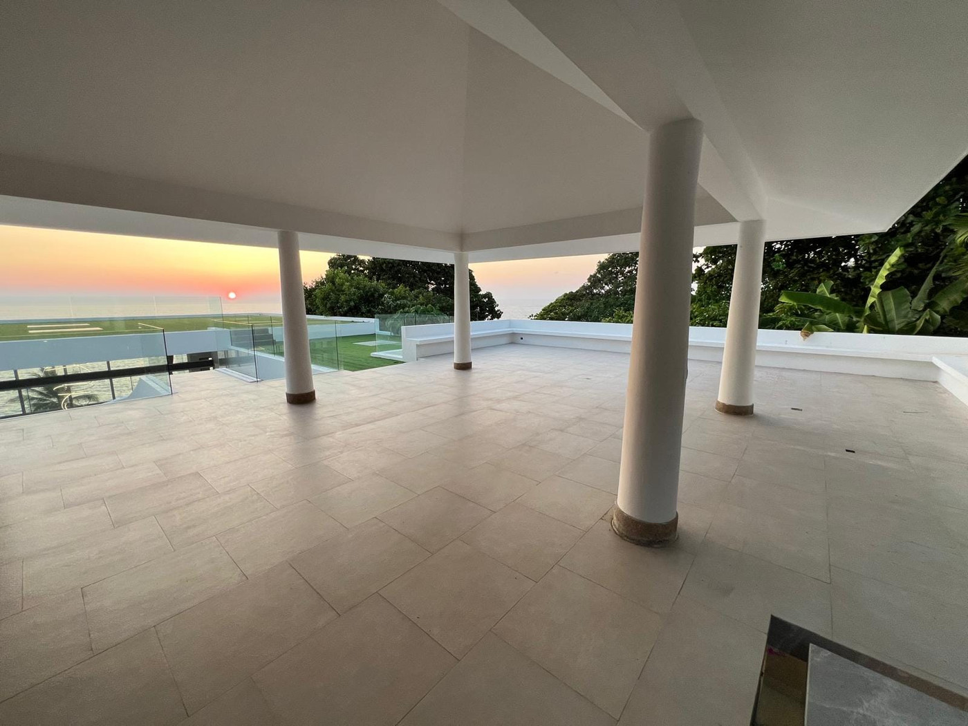 Baan Perwah – 8-Bedroom Oceanfront Villa for Long-Term Rent in Kata