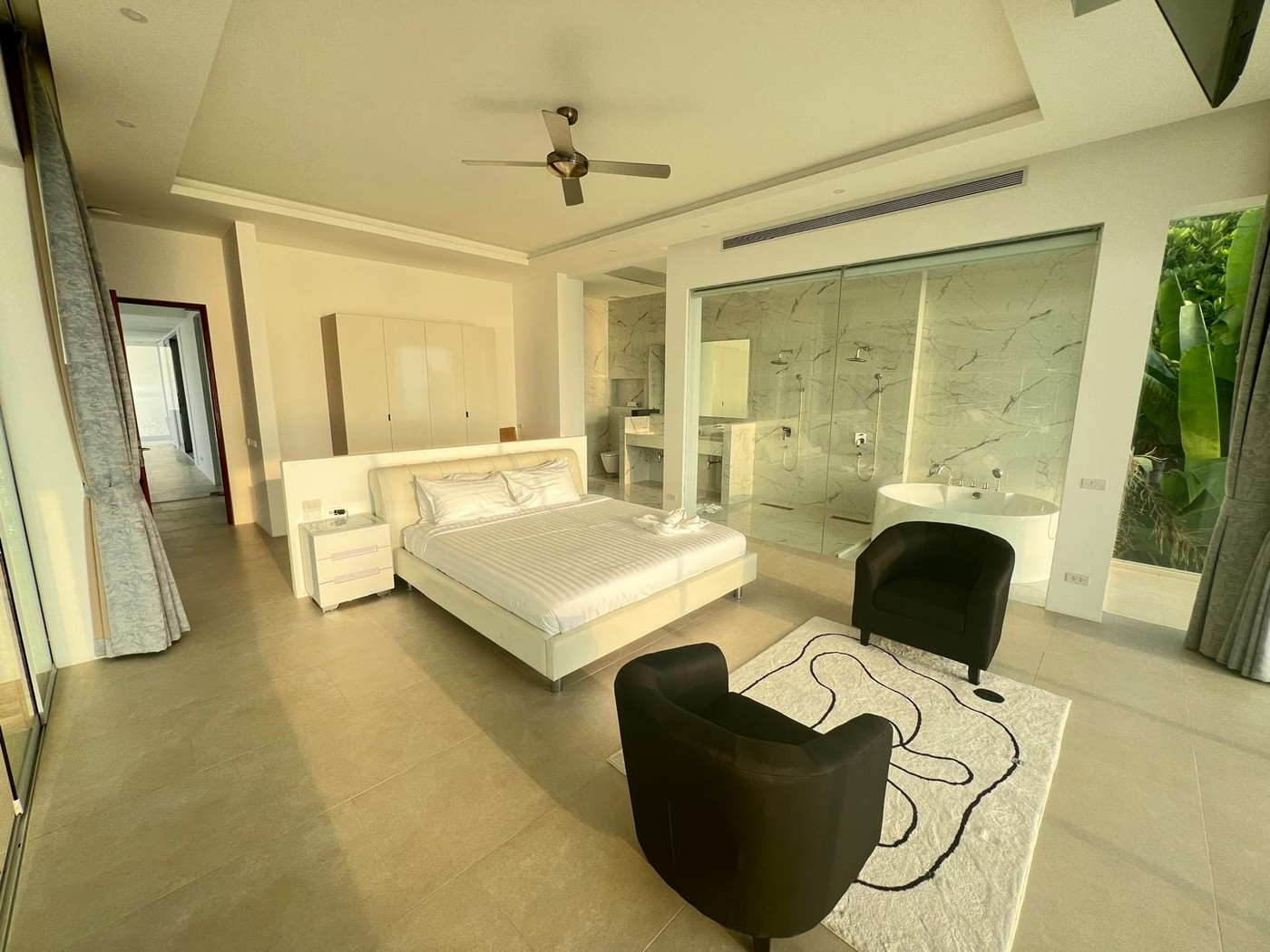 Baan Perwah – 8-Bedroom Oceanfront Villa for Long-Term Rent in Kata