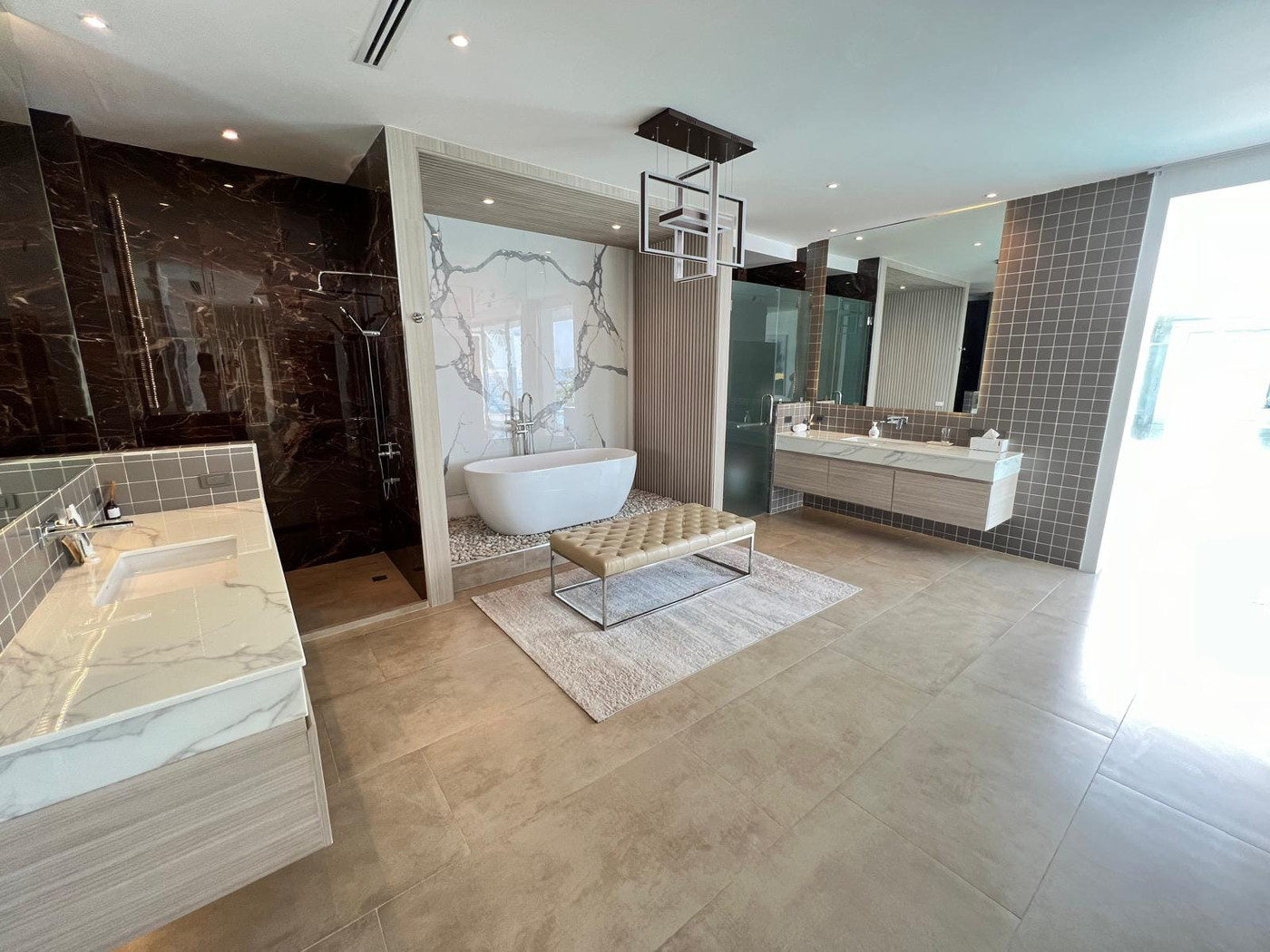 Baan Perwah – 8-Bedroom Oceanfront Villa for Long-Term Rent in Kata