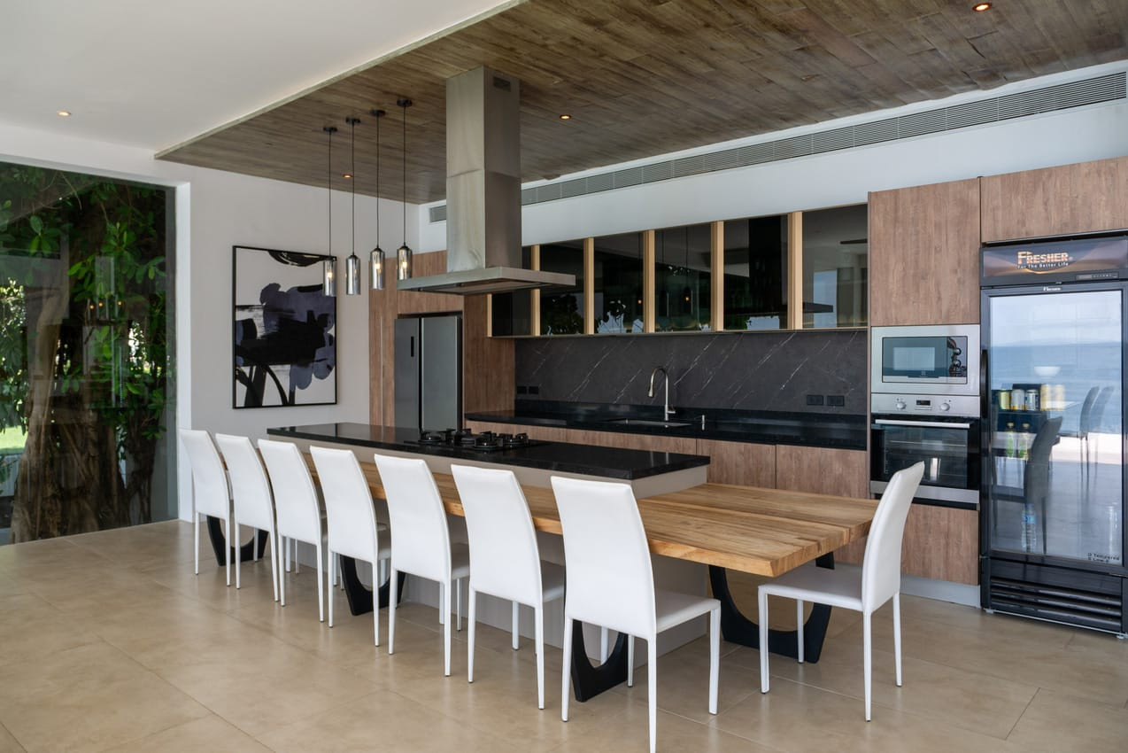 Baan Perwah – 8-Bedroom Oceanfront Villa for Long-Term Rent in Kata