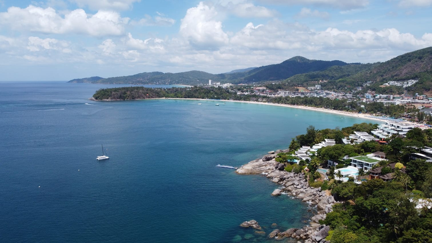 Baan Perwah – 8-Bedroom Oceanfront Villa for Long-Term Rent in Kata