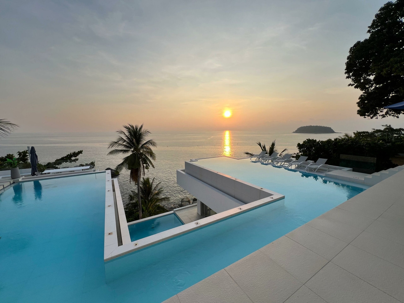 Baan Perwah – 8-Bedroom Oceanfront Villa for Long-Term Rent in Kata