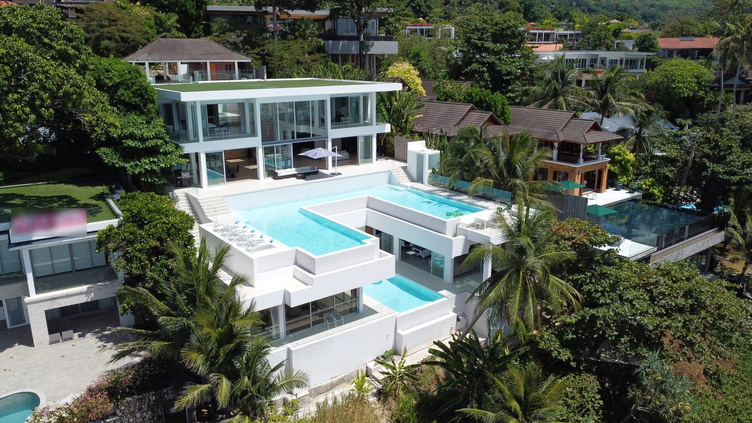 Baan Perwah – 8-Bedroom Oceanfront Villa for Long-Term Rent in Kata