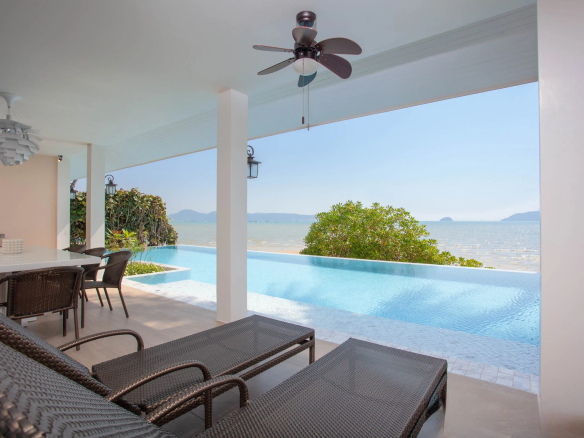 Beachfront villa for rent in Rawai at Fisherman Way Beach Villa