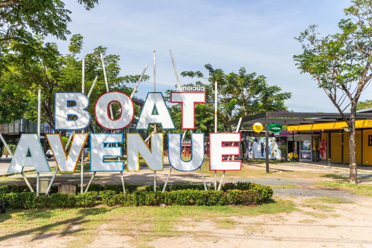 Commercial Space in Boat Avenue Phuket | Lease Takeover