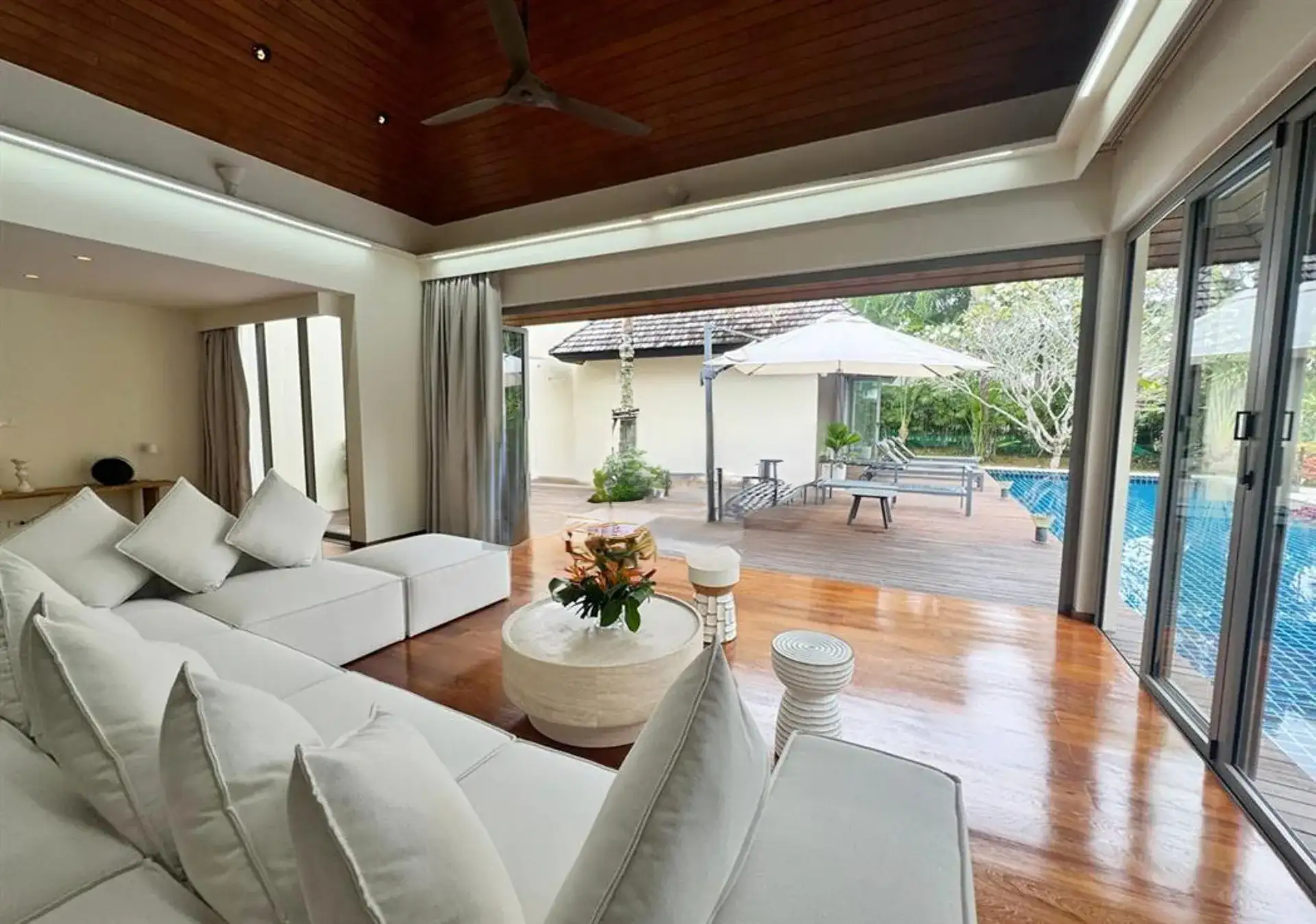 4 Bedroom Luxury Villa for Rent at Layan Hills Estate