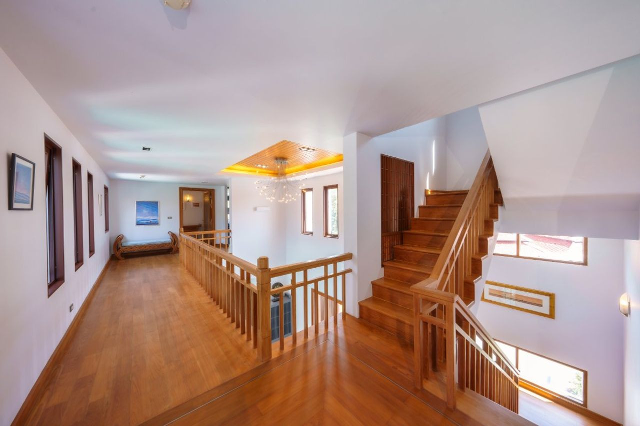 Luxury 6-Bedroom Marina Villa for Sale in Boat Lagoon Phuket