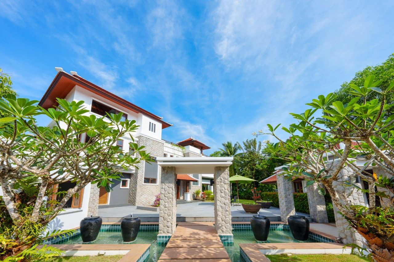 Luxury 6-Bedroom Marina Villa for Sale in Boat Lagoon Phuket
