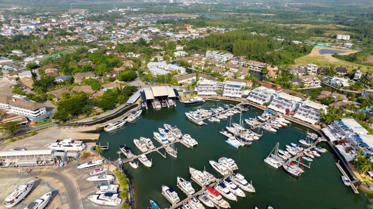 Luxury 6-Bedroom Marina Villa for Sale in Boat Lagoon Phuket