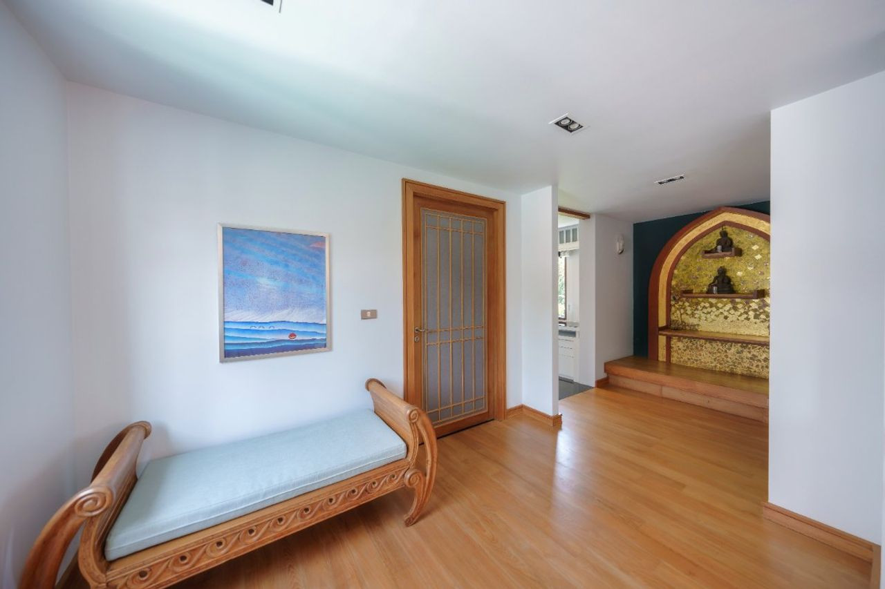 Luxury 6-Bedroom Marina Villa for Sale in Boat Lagoon Phuket