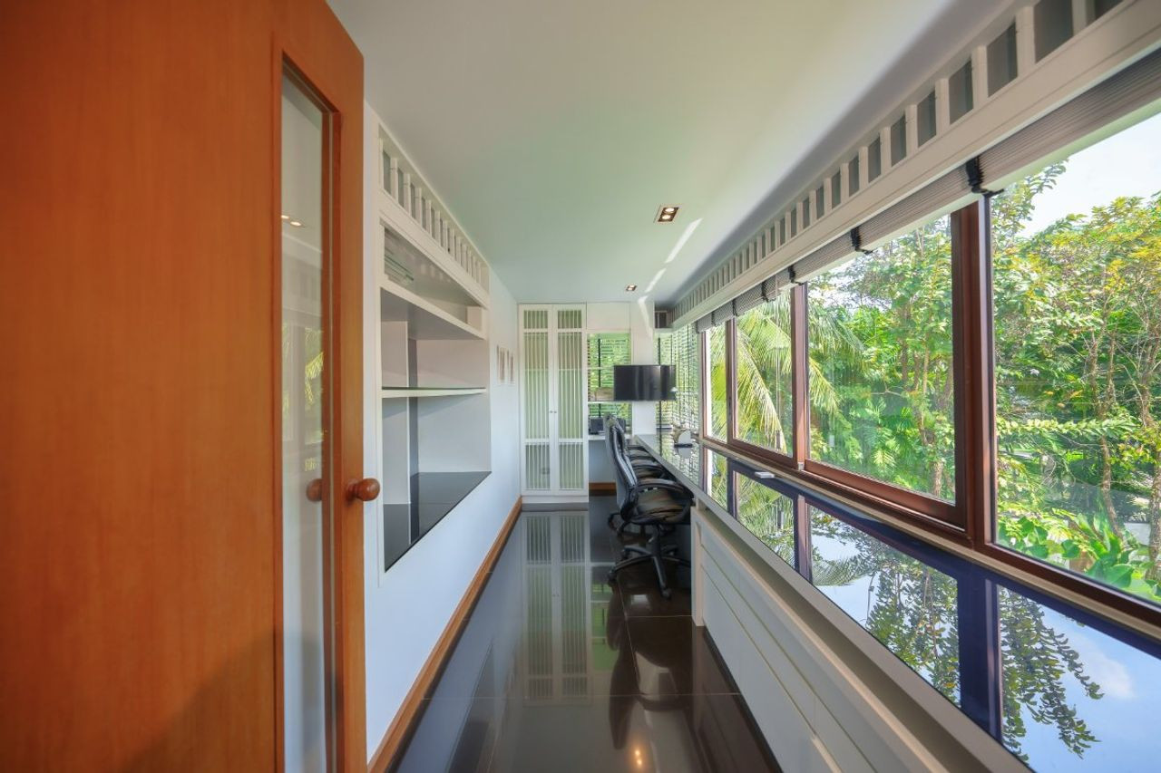 Luxury 6-Bedroom Marina Villa for Sale in Boat Lagoon Phuket