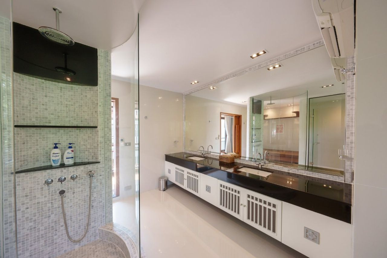 Luxury 6-Bedroom Marina Villa for Sale in Boat Lagoon Phuket