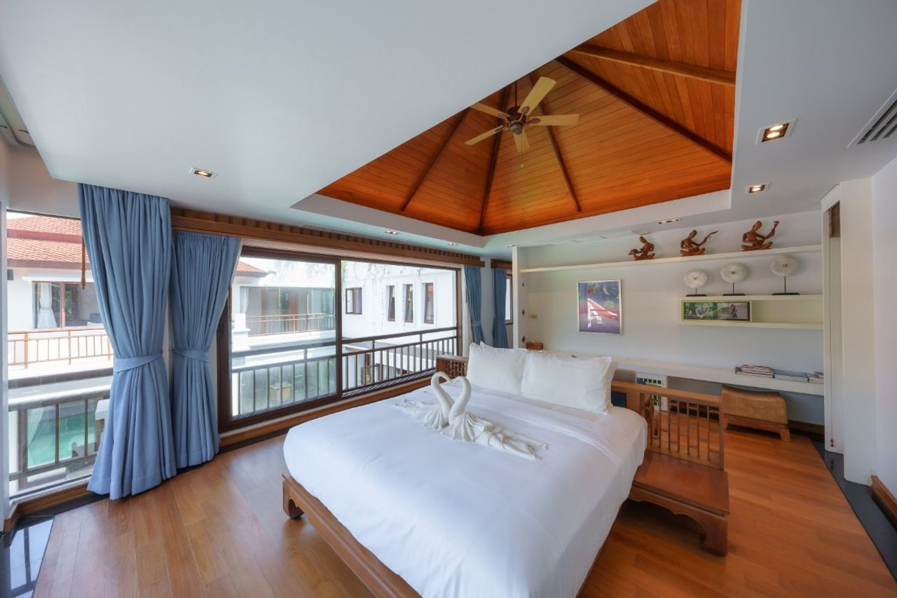 Luxury 6-Bedroom Marina Villa for Sale in Boat Lagoon Phuket