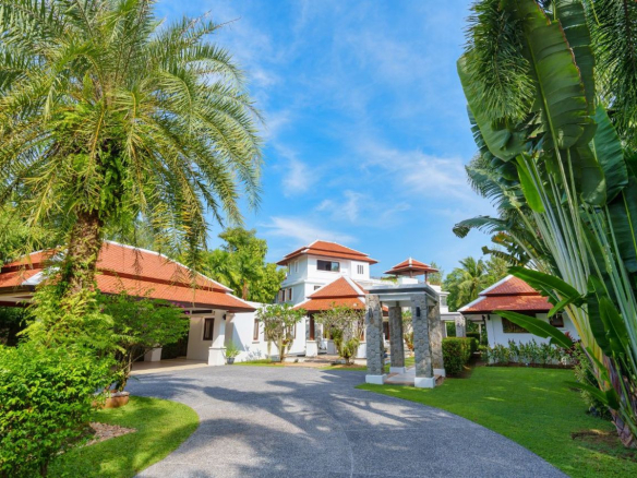 Luxury 6-bedroom marina villa for sale in Boat Lagoon Phuket