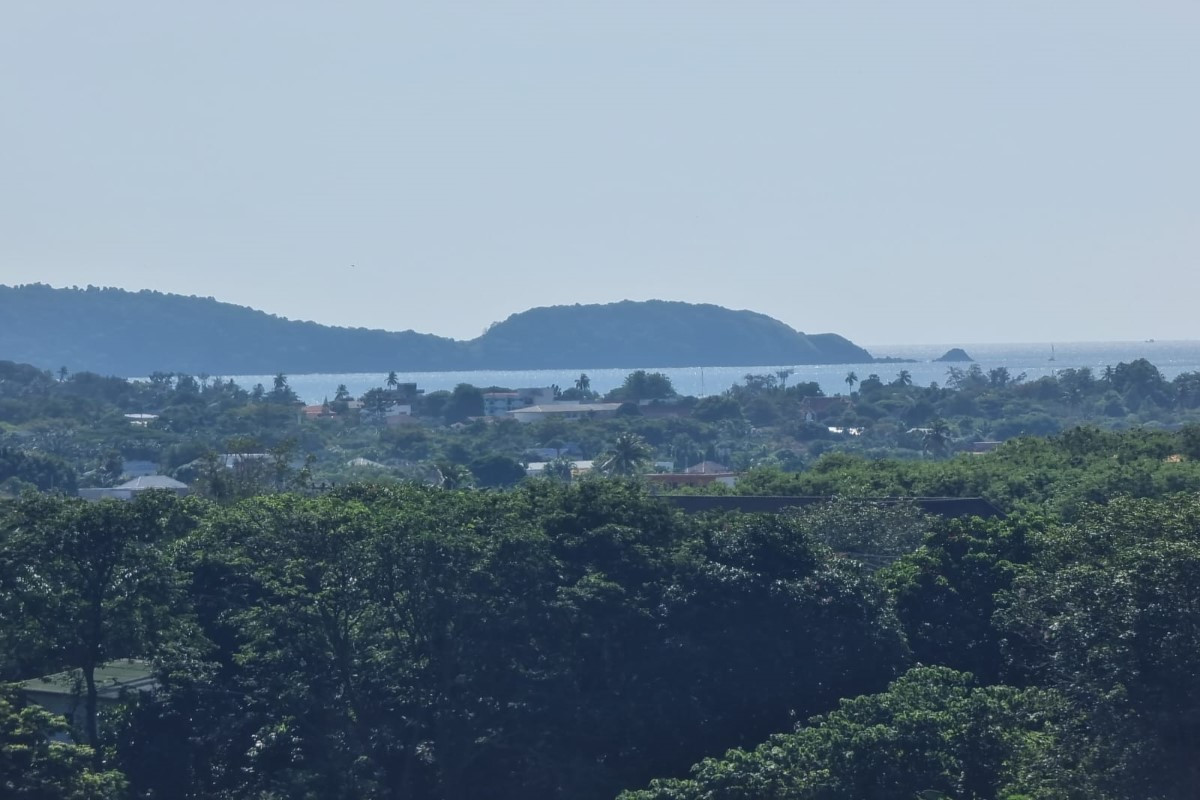 Земельный участок с видом на море в районе Най Харн, Пхукет, продается.