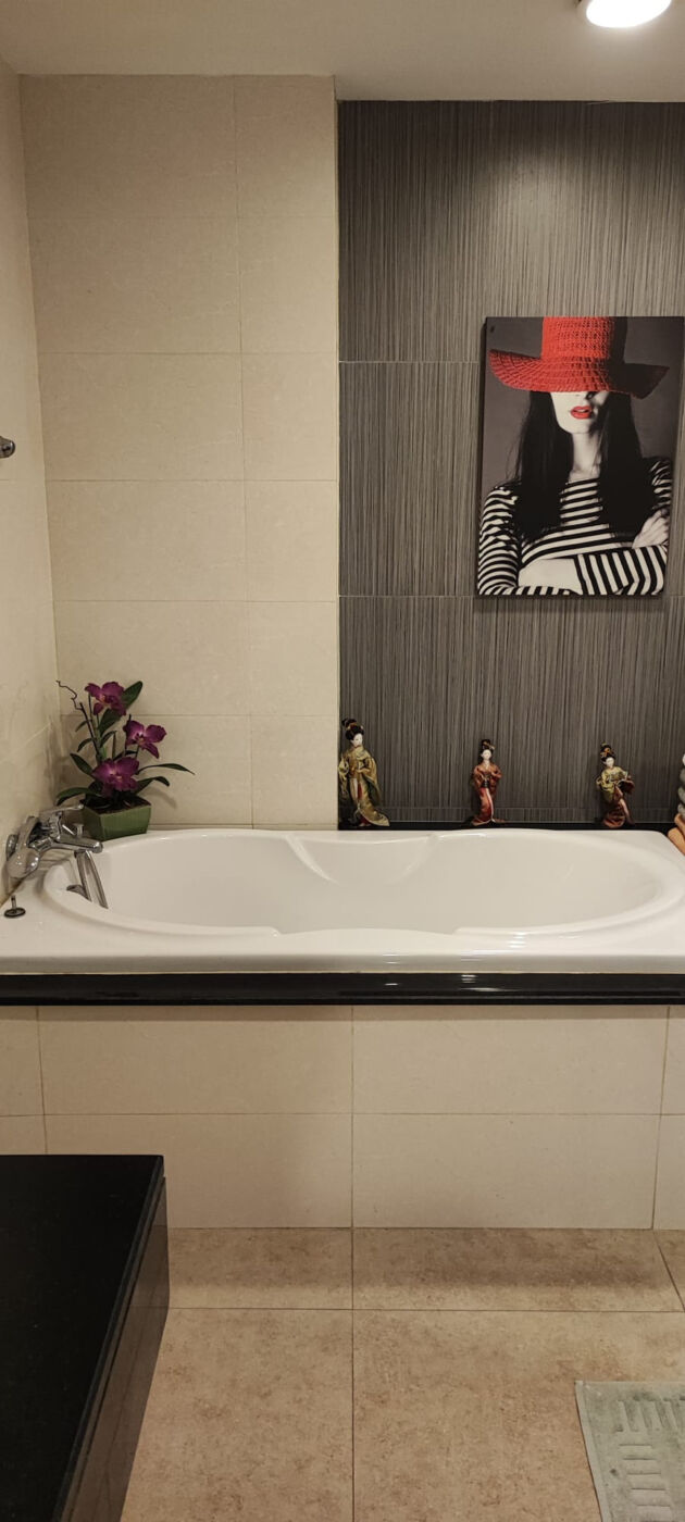 Spacious 1 Bedroom Foreign Freehold Condo for Sale at Phuket Villa Patong Beach