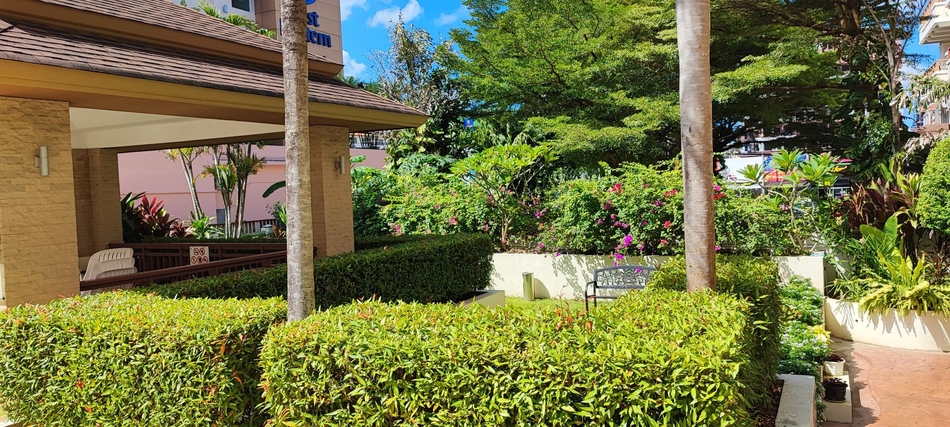 Spacious 1 Bedroom Foreign Freehold Condo for Sale at Phuket Villa Patong Beach