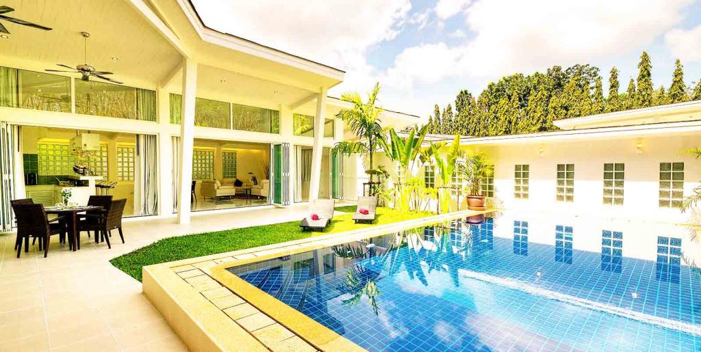 5-Villa Private Estate for Sale near Ao Po Marina, Phuket
