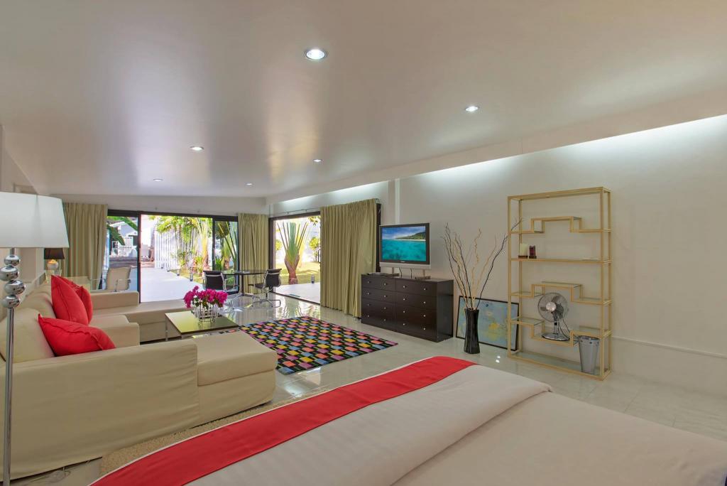 5-Villa Private Estate for Sale near Ao Po Marina, Phuket
