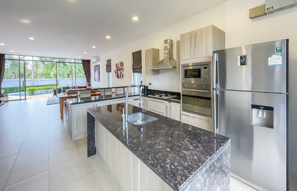 Resort for Sale in Paklok Phuket with 5 Villas