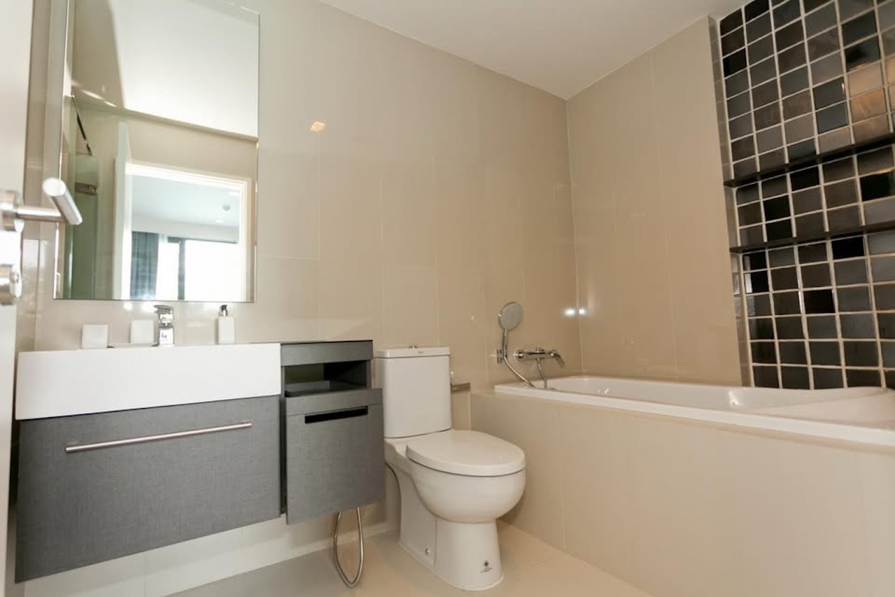 1 Bedroom Foreign Freehold Condo for Sale at The Deck Patong