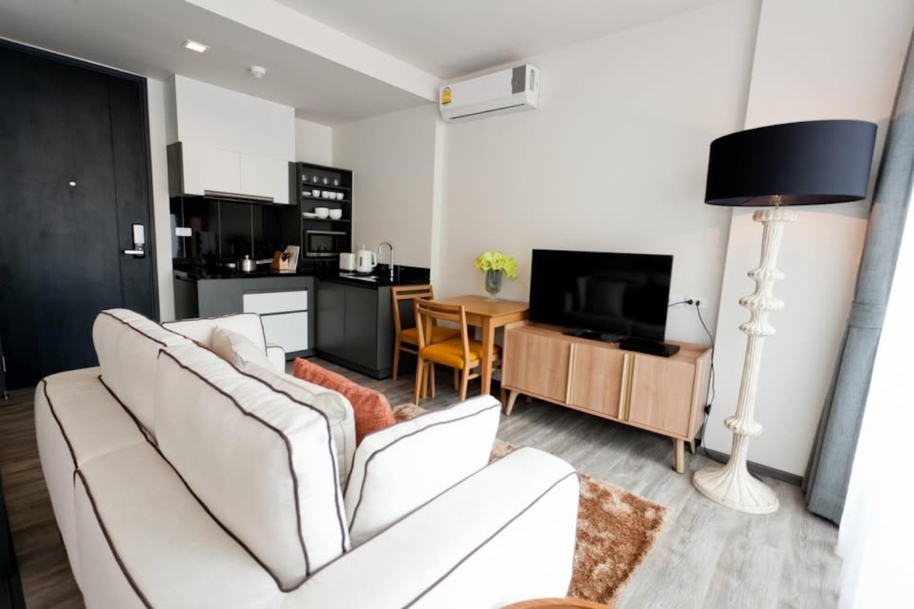 1 Bedroom Foreign Freehold Condo for Sale at The Deck Patong