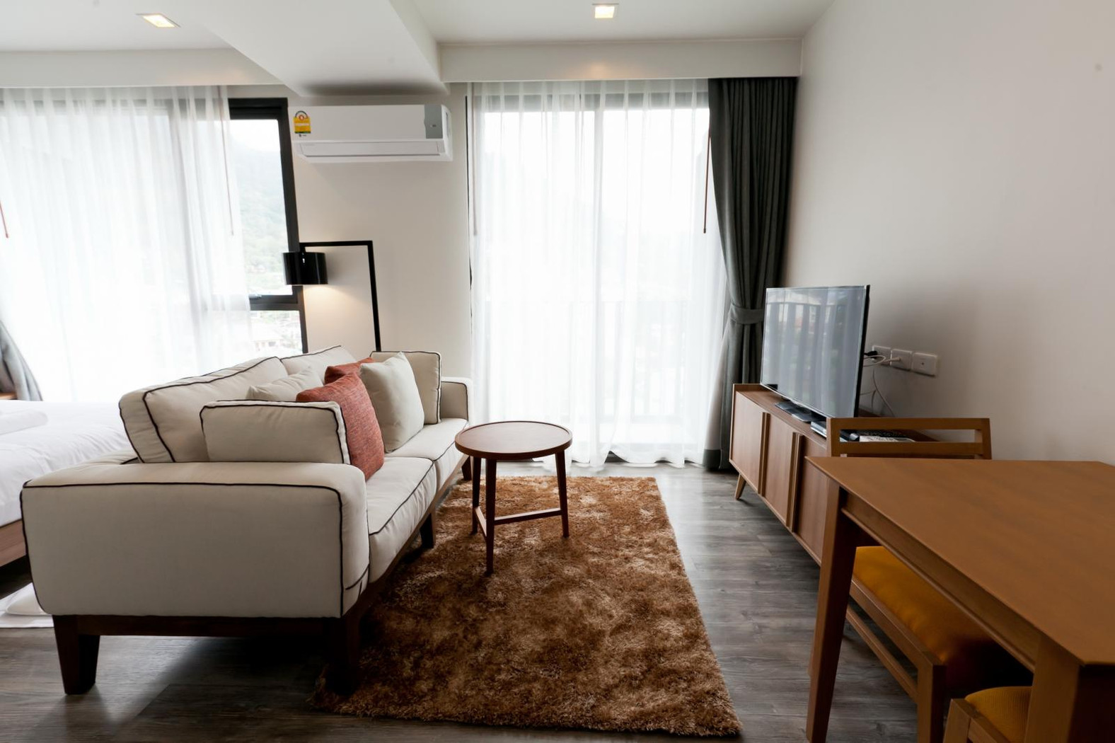 The Deck Patong condos for rent