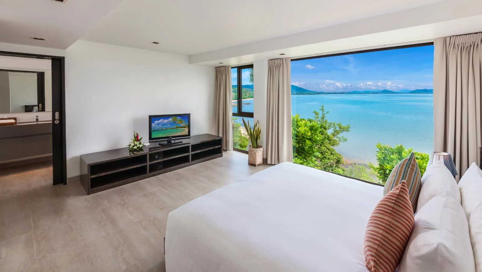 6 Bedroom Beachfront Villa for Sale in Cape Yamu, Phuket