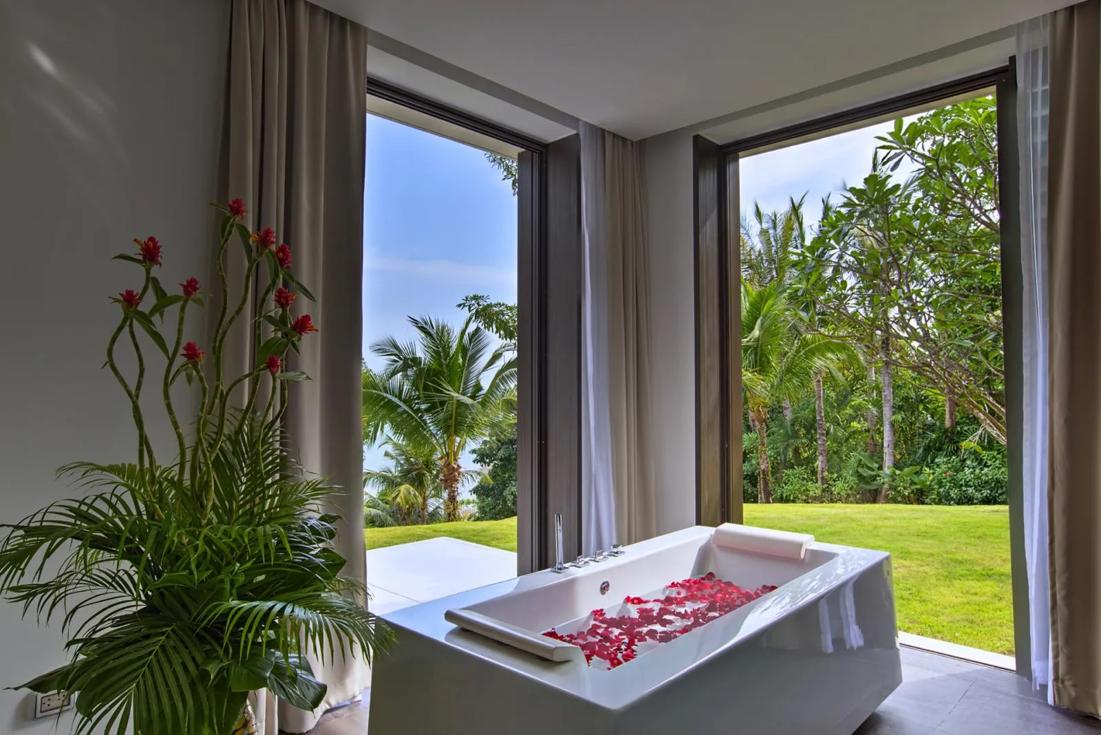 6 Bedroom Beachfront Villa for Sale in Cape Yamu, Phuket