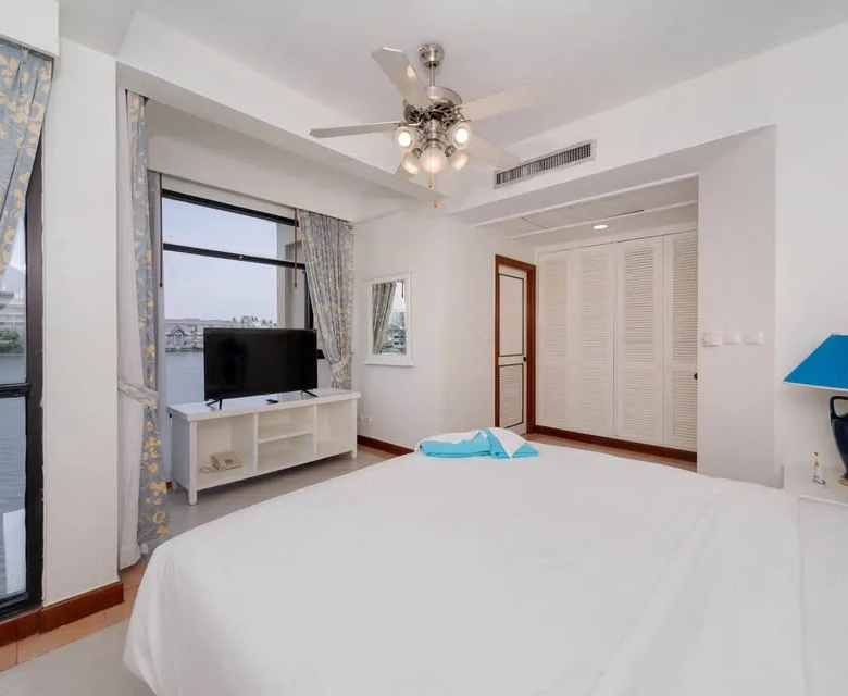 2-Bedroom Lakefront Duplex for Rent at Allamanda 1, Laguna Phuket