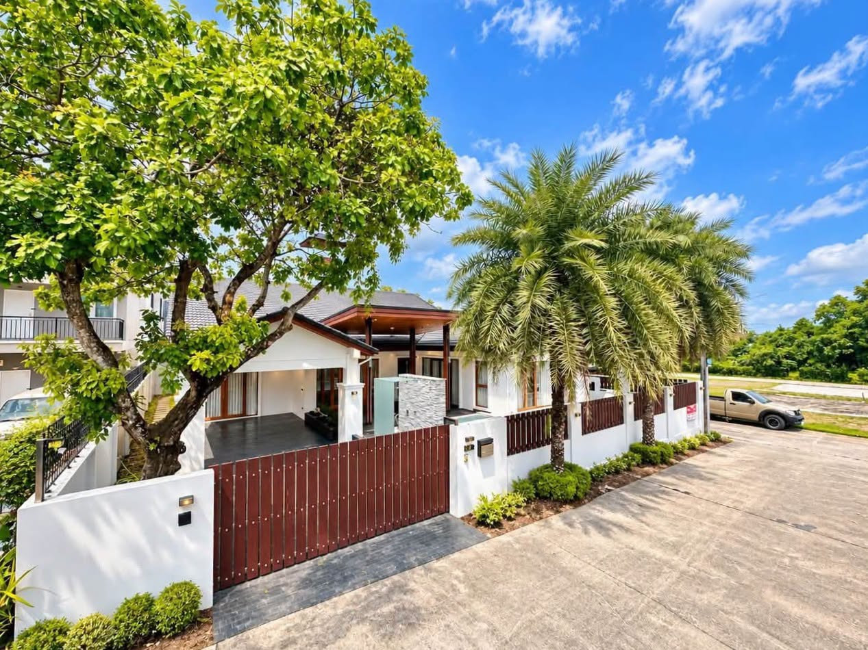 Luxury 4-Bedroom Pool Villa for Rent in Koh Kaew, Phuket – Near BISP