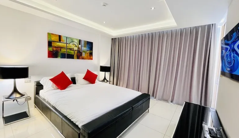The View Kata Condo for Sale – 2 Bedrooms, Private Pool & Panoramic Sea View