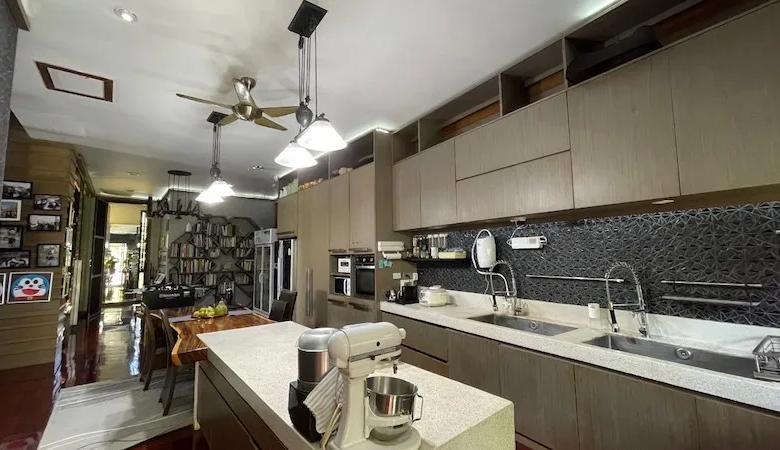 Villa Baray for Sale in Karon, Phuket – 5-Bedroom Sea View Mansion